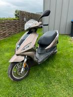 Piaggio new fly, Fietsen en Brommers, Scooters | Piaggio, Ophalen, Zo goed als nieuw, Fly