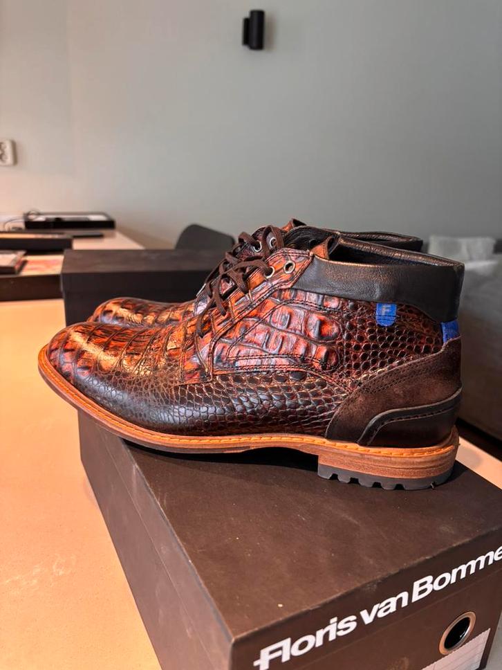 Floris van Bommel nieuw staat maat 43, Kleding | Heren, Schoenen, Zo goed als nieuw, Bruin, Ophalen of Verzenden