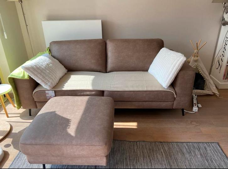 Bank Calypso leder nubuck taupe & hocker, Huis en Inrichting, Banken | Bankstellen, Zo goed als nieuw, Rechte bank, Driepersoons