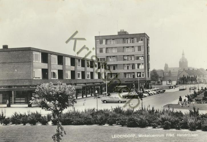 Leiderdorp - Winkelcentrum Fred Hendriklaan  [KRST009-1493, Verzamelen, Ansichtkaarten | Nederland, Gelopen, Zuid-Holland, 1960 tot 1980