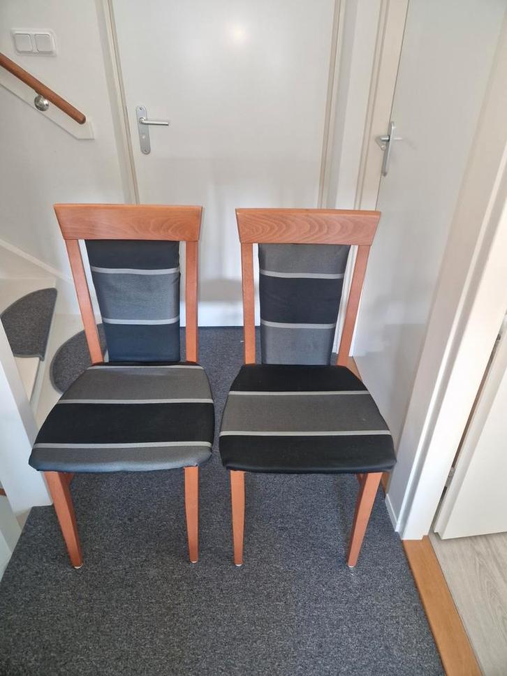 4 Eetkamerstoelen met gestreepte bekleding, Huis en Inrichting, Stoelen, Gebruikt, Vier, Hout, Grijs, Ophalen