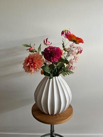 Broste Copenhagen vaas incl. zijden bloemen beschikbaar voor biedingen