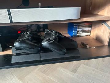 Playstation 4 + 2 controllers + 8 spellen beschikbaar voor biedingen