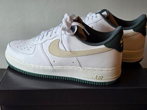 Nike Air Force 1 '07 LV8 'Vintage Green 44,5, Kleding | Heren, Schoenen, Nieuw, Sportschoenen, Wit, Ophalen of Verzenden