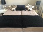 Colmore set – bed runner + sierkussen | Nieuw met prijskaart, Huis en Inrichting, Woonaccessoires | Kussens, Ophalen, Nieuw, Zwart