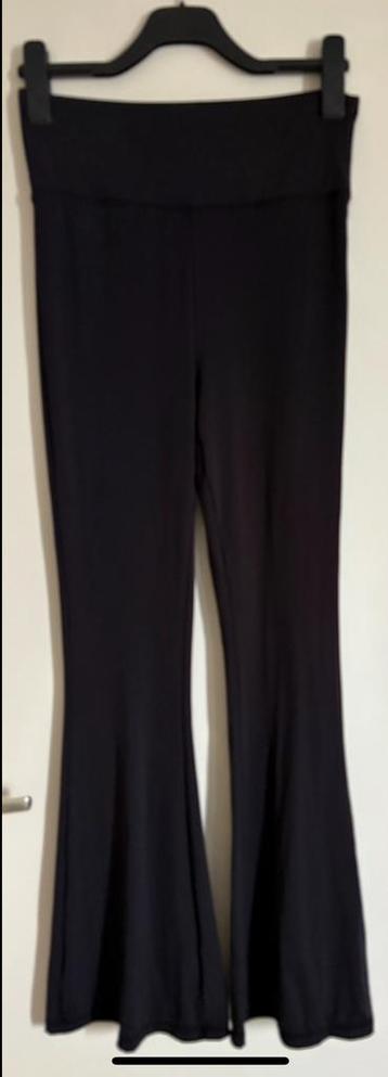Zwarte stretch flair broek van Primark in maat L. beschikbaar voor biedingen