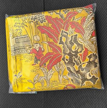 Zijden tafelkleed uit Azië /China met Chinees decor beschikbaar voor biedingen