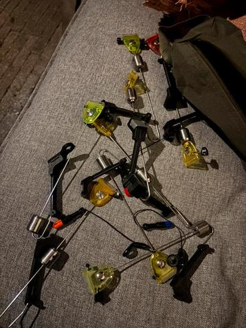 Hangers swingers Fox beschikbaar voor biedingen