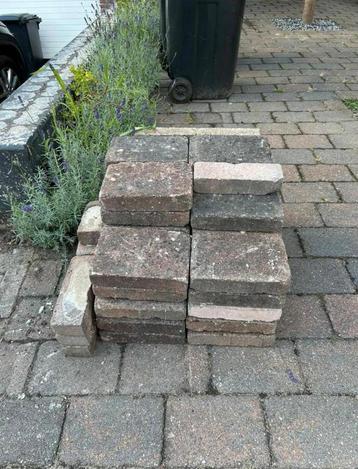 GRATIS tuintegels beschikbaar voor biedingen