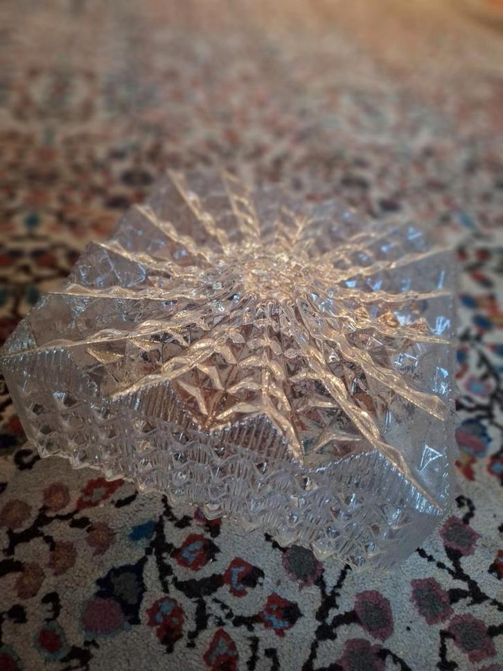 Vintage glazen plafonnière incl bevestigingskap en fitting, Antiek en Kunst, Antiek | Lampen, Ophalen of Verzenden