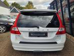 Volvo V70 2.5FT Momentum Automaat H.LEER / XENON / TREKHAAK, Gebruikt, Beige, Leder en Stof, Onderhoudsboekje