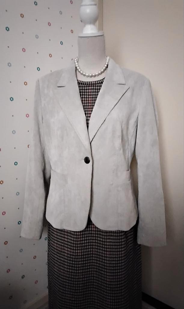 Armani Jeans,  lichtgrijs corduroy jasje- colbert-blazer, 42, Kleding | Dames, Jasjes, Kostuums en Pakken, Zo goed als nieuw, Maat 42/44 (L)