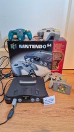 N64 Nintendo 64 in doos + Expansion Pack en 3 Controllers, Spelcomputers en Games, Spelcomputers | Nintendo 64, Ophalen, Gebruikt