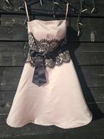 Cocktail jurkje maat 34/xs zacht roze met zwarte details, Kleding | Dames, Gelegenheidskleding, Ophalen, Cocktailjurk, Zo goed als nieuw