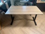 In hoogte verstelbaar bureau, Huis en Inrichting, Ophalen, In hoogte verstelbaar, Zo goed als nieuw, Bureau