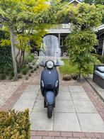 Blauwe en grijze Scooter met Windscherm en Bagagerek, Fietsen en Brommers, Scooters | Overige merken, Ophalen, Gebruikt, Benzine
