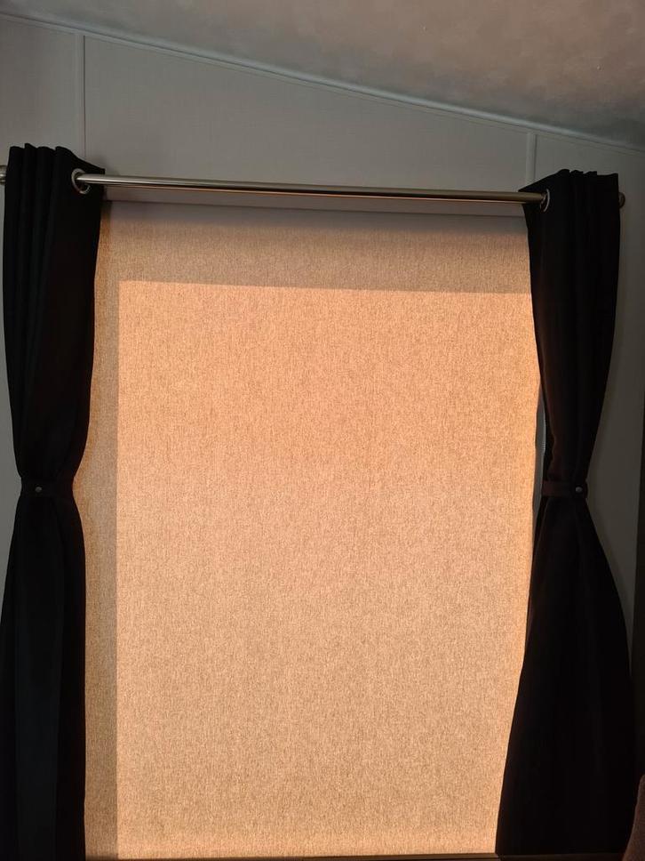 Mooie zo goed als nieuwe rolgordijnen, Huis en Inrichting, Stoffering | Gordijnen en Lamellen, Zo goed als nieuw, 150 tot 200 cm