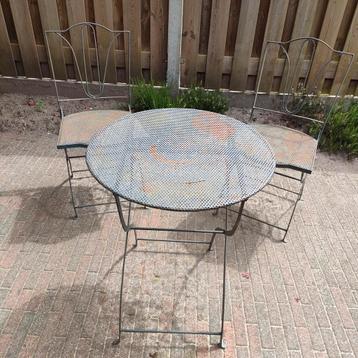 Metalen bistro set. beschikbaar voor biedingen