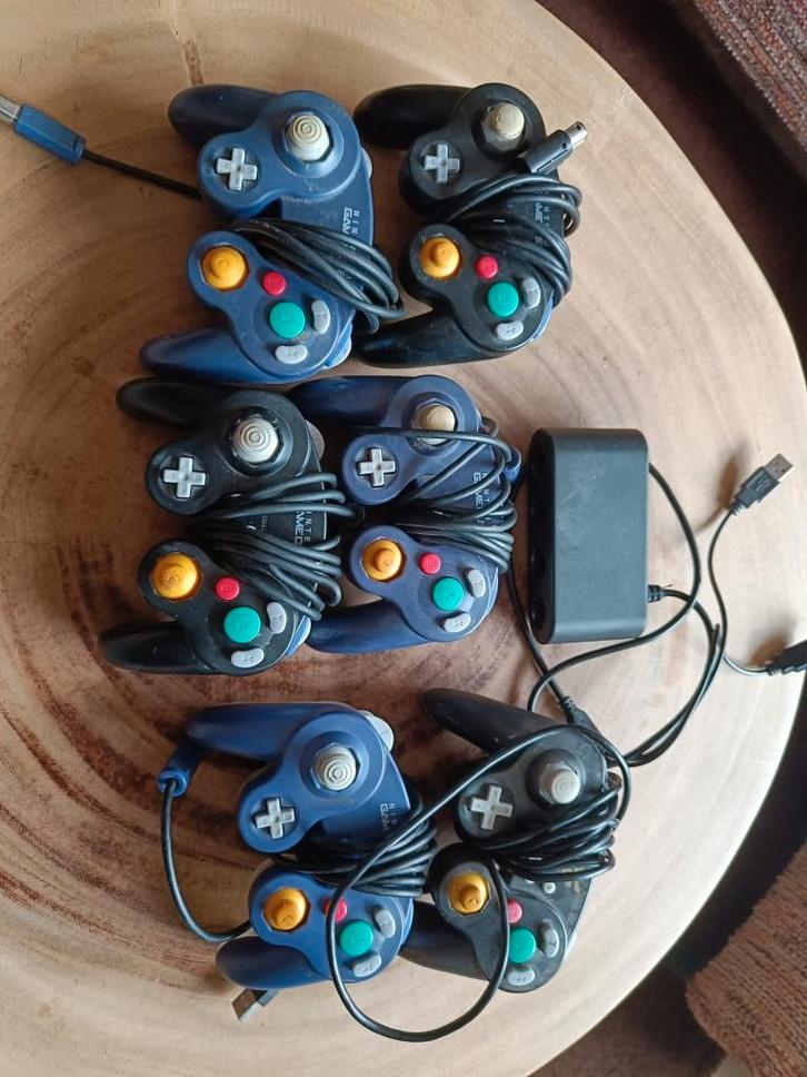 5 Gamecube controllers + adapter Nintendo Switch/PC, Spelcomputers en Games, Spelcomputers | Nintendo Consoles | Accessoires, Gebruikt