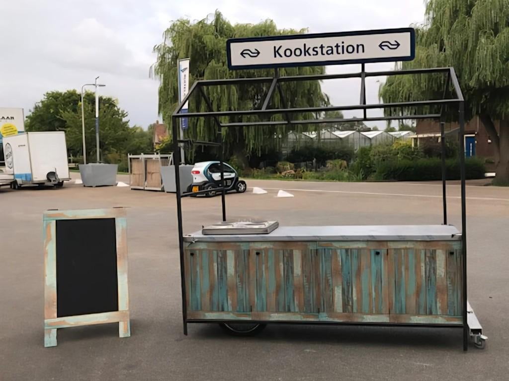 Uitgifte bar huren! - Mobiele keuken met kookplaat te huur!, Hobby en Vrije tijd, Feestartikelen | Verhuur, Verzenden, Gebruikt