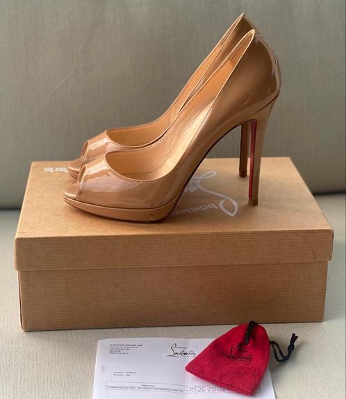 Christian Louboutin pumps Hakken beige Lakleer 38, Kleding | Dames, Schoenen, Zo goed als nieuw, Pumps, Beige, Ophalen of Verzenden