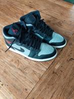 Nike Jordan 1 mid shadow red origineel, Ophalen of Verzenden, Zo goed als nieuw, Zwart