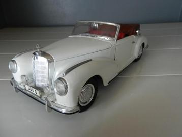 Mercedes W188 300S Cabrio 1952-1955. Maisto 1:18. beschikbaar voor biedingen