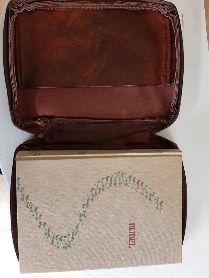 Bijbel met lederen etui - Nederlands Bijbelgenootschap 1980, Boeken, Godsdienst en Theologie, Zo goed als nieuw, Christendom | Protestants