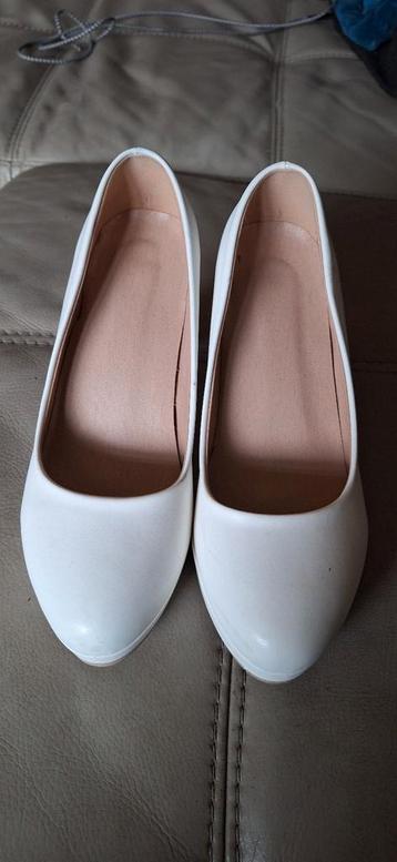 Witte hakjes maat 41 - Zo goed als nieuw! beschikbaar voor biedingen