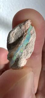 Stukje Australisch opaal, Ophalen