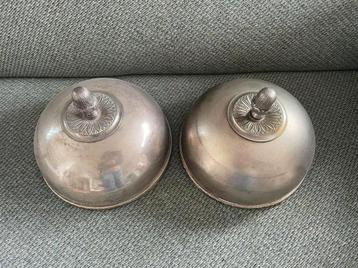2 Silverplated Cloches beschikbaar voor biedingen