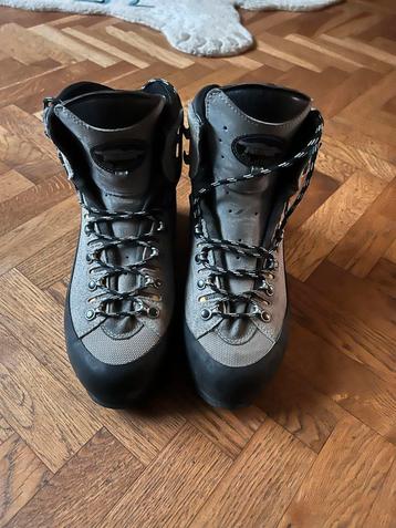 Meindl Bergschoenen Maat 38/39 zgan beschikbaar voor biedingen