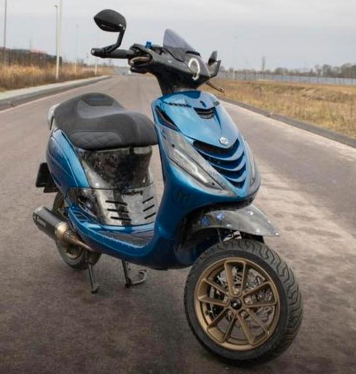 PIAGGIO Zip (Motor A1) | 110cc 4t 4v | DUBBEL DISK, Fietsen en Brommers, Scooters | Piaggio, Zo goed als nieuw, Zip, Benzine, Ophalen
