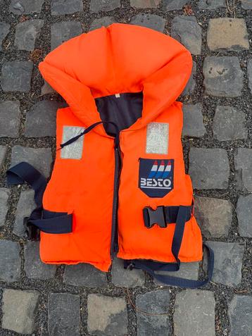 Reddingsvest kind 4-5 jr beschikbaar voor biedingen