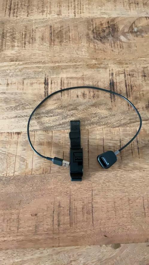 Bandje en oplader Fitbit charge 4, Sport en Fitness, Hartslagmeters, Gebruikt, Overige merken, Ophalen of Verzenden