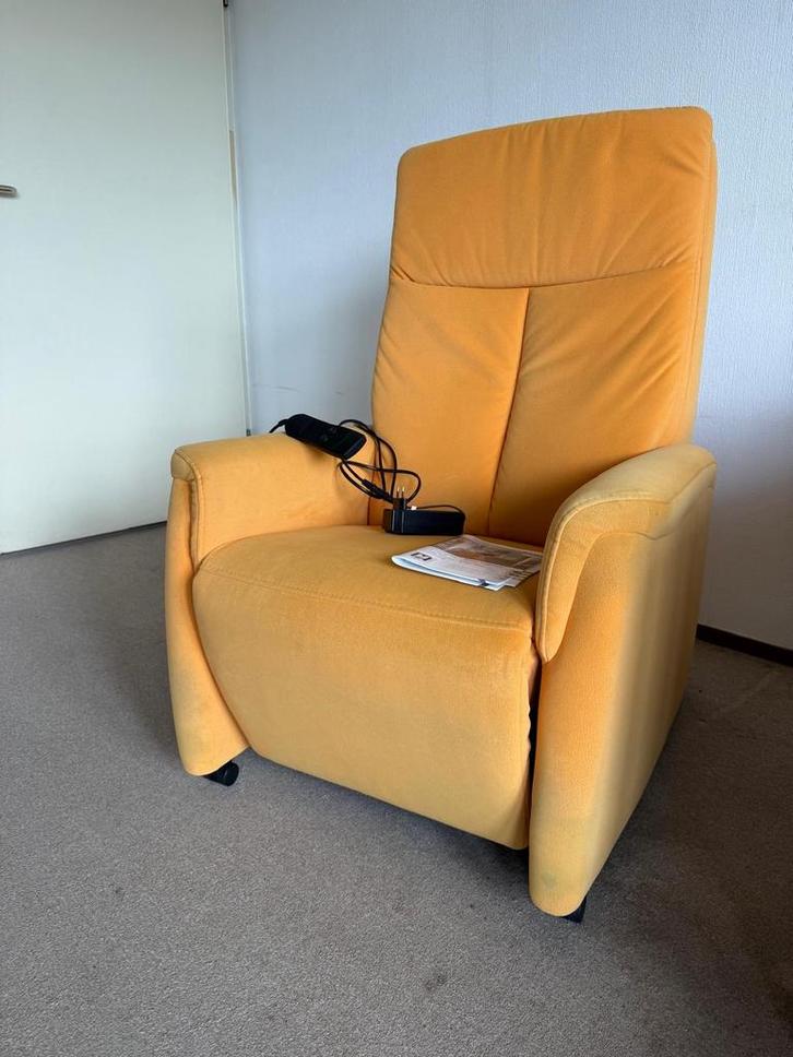 Hukla de Luxe Sta Op Stoel - Verrijdbaar, Huis en Inrichting, Fauteuils, Gebruikt, Stof, 50 tot 75 cm, Minder dan 75 cm, Ophalen