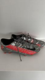 Nike voetbalschoenen maat 43, Sport en Fitness, Voetbal, Maat XS of kleiner, Ophalen of Verzenden, Zo goed als nieuw, Schoenen