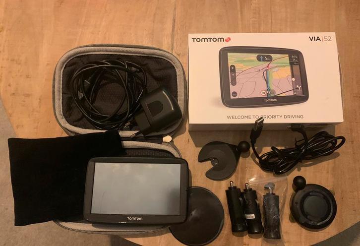 TomTom Via 52 met veel accessoires, Auto diversen, Autonavigatie, Zo goed als nieuw, Ophalen of Verzenden
