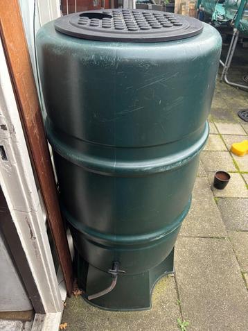 Regenton met kraantje beschikbaar voor biedingen