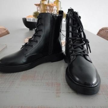 NIEUW 🪷 H&M enkellaarzen 🪷 veter boots, kisten. Maat 38. beschikbaar voor biedingen