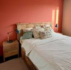 Bed 180 x 200 met nachtkastjes - fruitkist bed steigerhout, Ophalen, Zo goed als nieuw, Tweepersoons