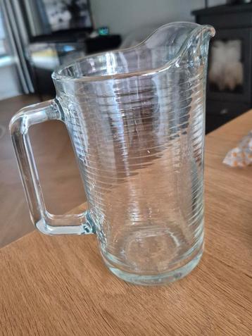 Sapkan van glas beschikbaar voor biedingen