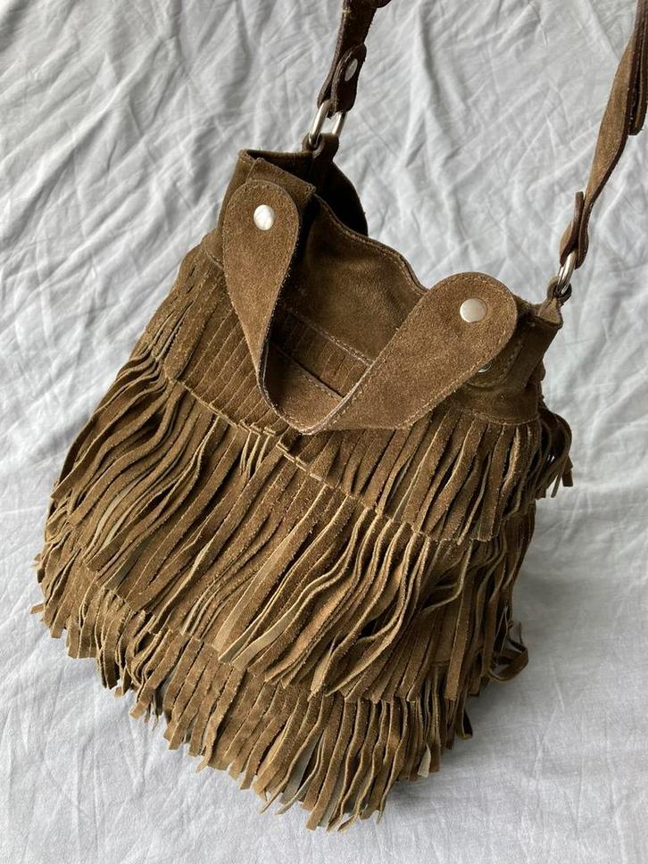 Boho Style Soft Brown Suede Shoulder Bag with Fringes, Sieraden, Tassen en Uiterlijk, Tassen | Damestassen, Nieuw, Bruin, Ophalen of Verzenden