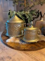 Twee oude potten ijzer gedecoreerd, Ophalen of Verzenden