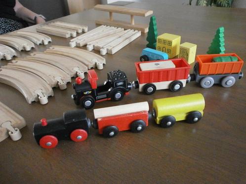IKEA houten treinbaan met twee treintjes, Kinderen en Baby's, Speelgoed | Houten speelgoed, Zo goed als nieuw, Duw- of Trekspeelgoed