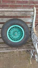 Kruiwagen wiel met nieuwe binnen band en as met bouten, Ophalen, Gebruikt