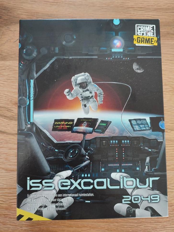 Crime Scene Game: ISS Excalibur 2049, Hobby en Vrije tijd, Gezelschapsspellen | Bordspellen, Zo goed als nieuw, Een of twee spelers