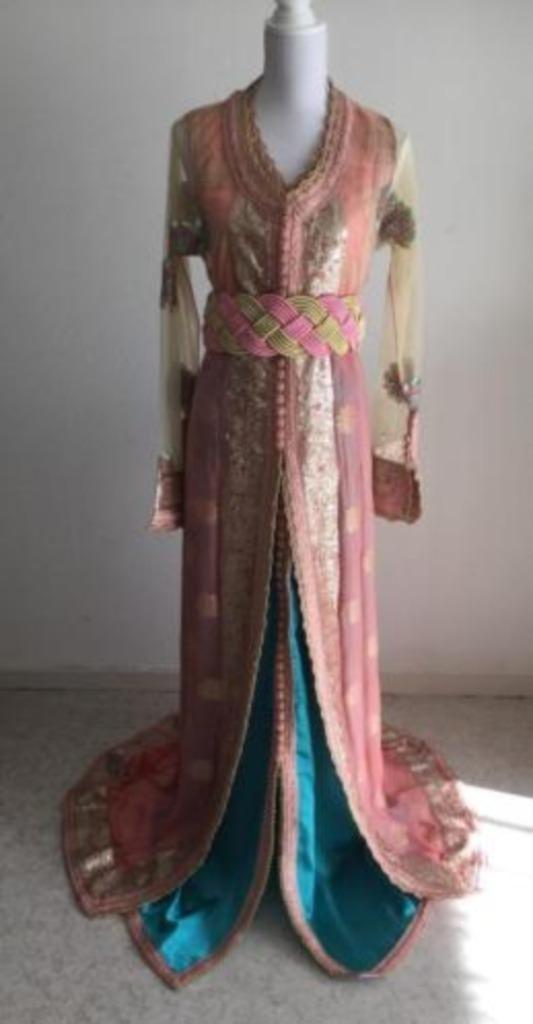 Mooie Takshita maat S/ M! Leuke CADEAUTIP!, Kleding | Dames, Gelegenheidskleding, Zo goed als nieuw, Overige typen, Maat 38/40 (M)