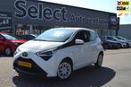 Toyota Aygo 1.0 VVT-i x-play|AUTOMAAT|CAMERA|CARPLAY|DEALER, Gebruikt, Euro 6, 4 stoelen, Wit