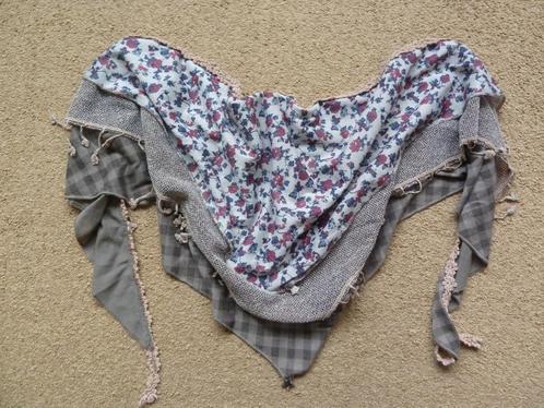 driehoek sjaal nog splinternieuw, Kleding | Dames, Mutsen, Sjaals en Handschoenen, Nieuw, Sjaal, Ophalen of Verzenden